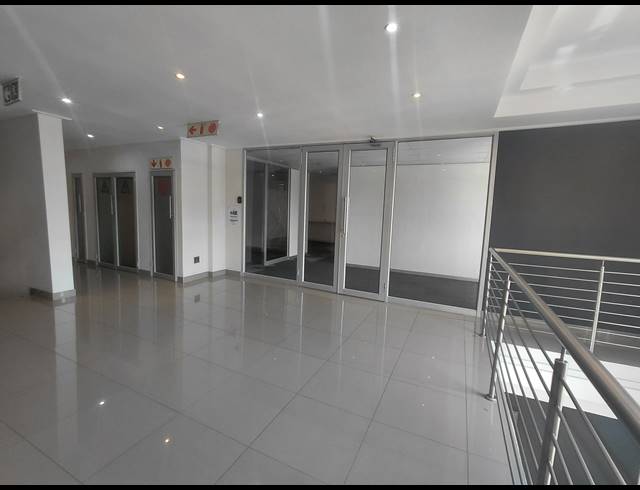 283M² OFFICE TO LET IN BRYANSTON